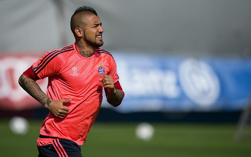 Am Dienstag müssen die Bayern im Viertelfinal-Hinspiel der Champions League gegen Benfica Lissabon ran. Die Bilder vom Bayern-Abschlusstraining an der Säbener Straße.
