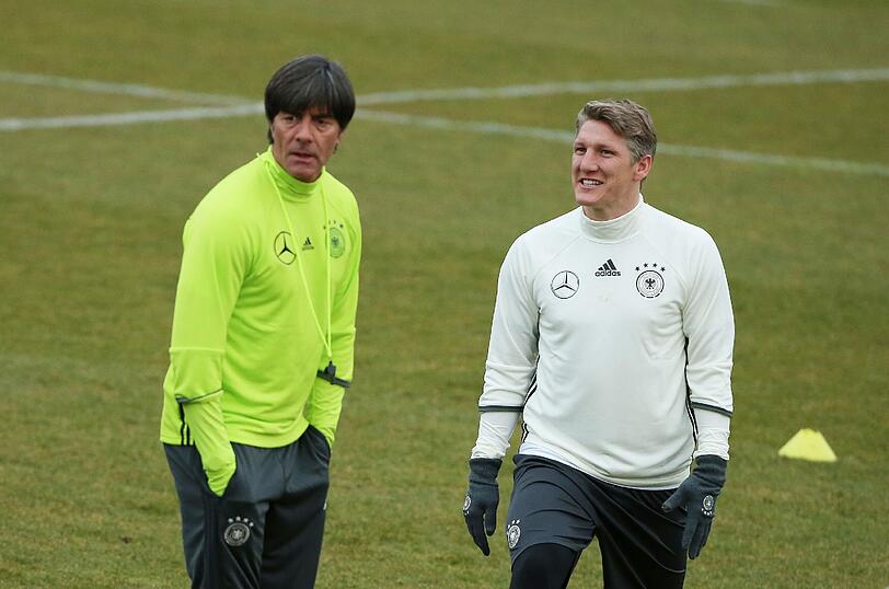 Bastian Schweinsteiger und Jogi Löw. (Archivbild)