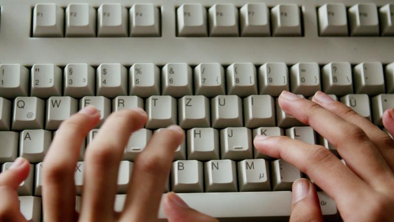 Eine knappe Merheit der Deutschen hat im vergangenen Jahr online Bankgeschäfte getätigt. Eine knappe Merheit der Deutschen hat im vergangenen Jahr online Bankgeschäfte getätigt.