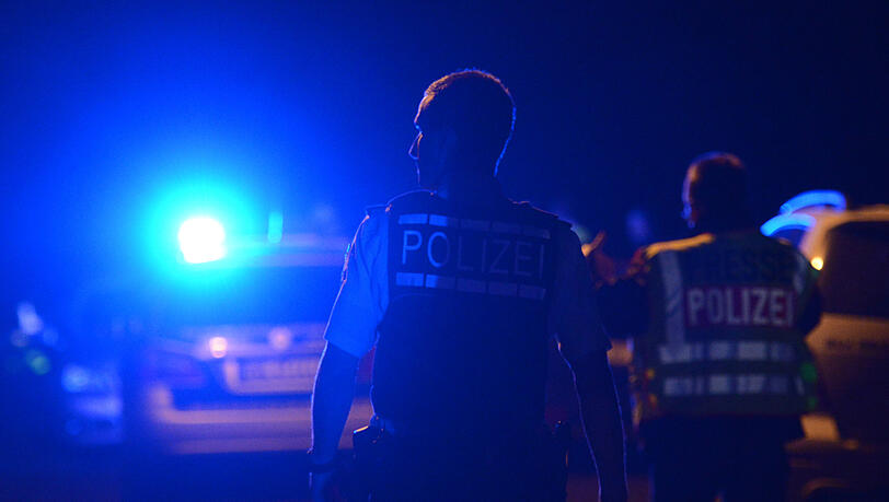 Der mutmaßliche Täter raste mit seinem Auto in den Tod. (Symbolbild)