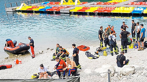 Zahlreiche Rettungskräfte und mehrere Hubschrauber waren am Samstag und Sonntag bei der Suche im Einsatz.
