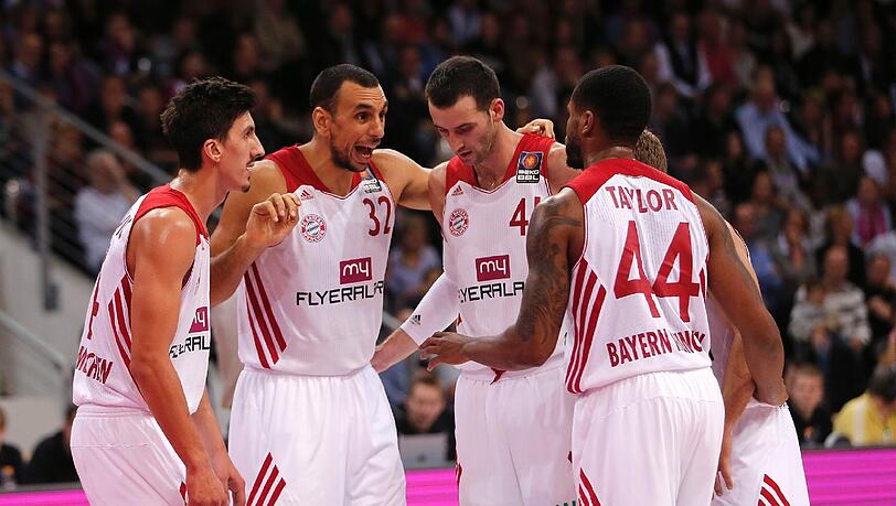 Nihad Djedovic, Yassin Idbihi, Boris Savovic, Bryce Taylor und Heiko Schaffartzik beim Sieg in Bonn (von links). Nihad Djedovic, Yassin Idbihi, Boris Savovic, Bryce Taylor und Heiko Schaffartzik beim Sieg in Bonn (von links).