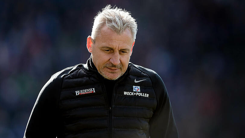 Pavel Dotchev war seit Juli 2015 Trainer bei Erzgebirge Aue. Pavel Dotchev war seit Juli 2015 Trainer bei Erzgebirge Aue.