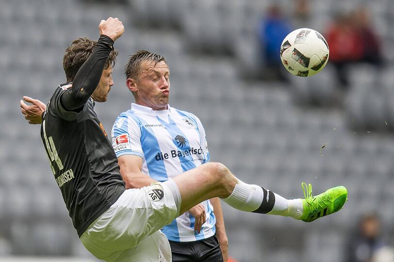 IVICA OLIC - Note 4: Der Kroate blieb auch diesmal ohne Durchschlagskraft. Oft suchten die Kollegen ihn mit langen Bällen, der 37-Jährige lief viel, konnte die Zuspiele aber nicht festmachen. Er ist eben kein klassischer Zentrumsstürmer.