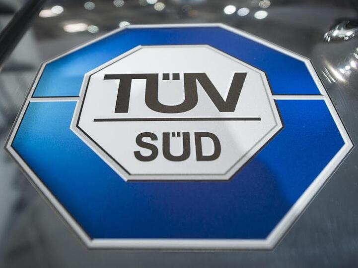Das Tüv Süd Logo ist zu sehen. Foto: picture alliance / dpa/Symbolbild