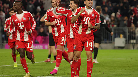 Das entscheidende Tor in der Nachspielzeit beim 3:1 gegen St. Pauli: Bayern-Angreifer Luis Díaz (r.).