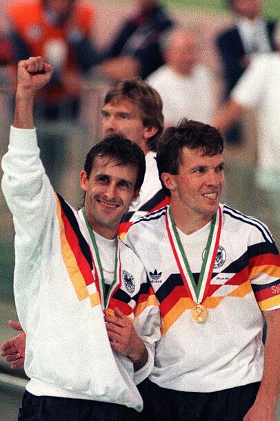 Durch den WM-Titel 1990 verbunden: Littbarski und Matthäus. Durch den WM-Titel 1990 verbunden: Littbarski und Matthäus.