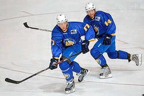 Schnell anch vorne: Der EHC mit Kevin Lavallee (l.) und Ryan Ready.