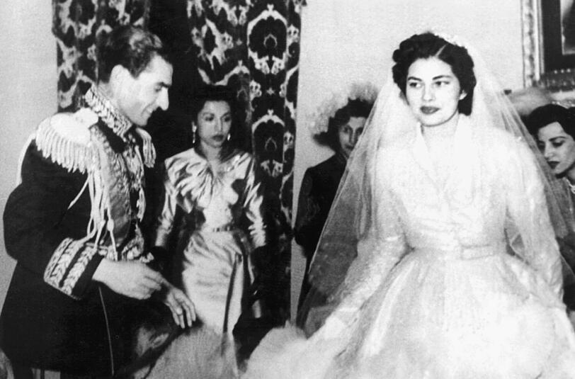 Die zweite Ehefrau des Schahs von Persien, Soraya, bei ihrer Hochzeit mit Schah Mohammed Reza Pahlavi in Teheran (Archivfoto vom 12.02.1951). Ihre siebenjährige Ehe wurde 1958 wegen Kinderlosigkeit wieder aufgelöst.