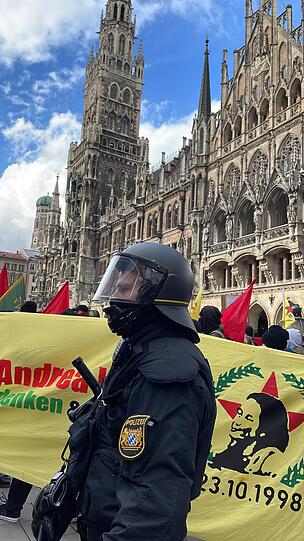Die Spitze des Demo-Zuges erreicht den Marienplatz, wo auch die Abschlusskundgebung stattfindet.