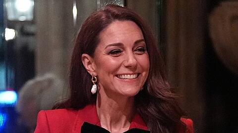 Bei dem von ihr organisierten Weihnachtskonzert am 6. Dezember in der Westminster Abbey zeigte sich Prinzessin Kate strahlend.