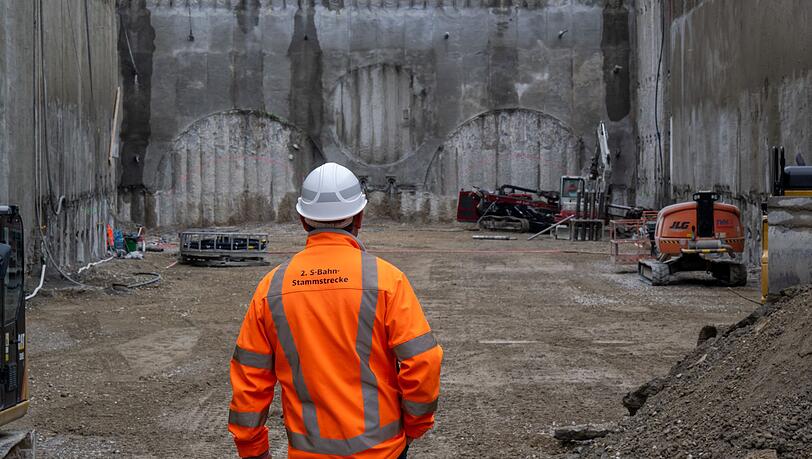 Bei den maschinellen Tunnelbauarbeiten stehen zunächst nur Rettungs- und Erkundungsstollen auf dem Programm. (Archivbild)