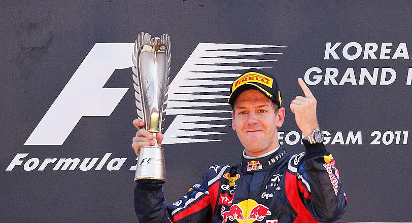 Der Vettel-Finger: Doppelweltmeister Sebastian Vettel hat am Sonntag auch den Großen Preis von
Südkorea gewonnen.