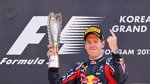Der Vettel-Finger: Doppelweltmeister Sebastian Vettel hat am Sonntag auch den Großen Preis von
Südkorea gewonnen.