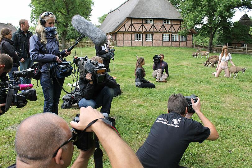 Bilder vom Shooting aus Hamburg: So ist der Deutsche Bauernkalender 2013 entstanden