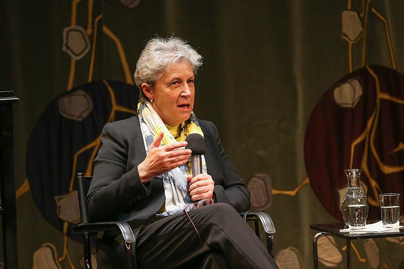 &bdquo;Die Volksparteien sind herausgefordert, zu verbinden, was die Masse will, was bürokratisch effizient ist &ndash; und der beste Kompromiss fürs Gemeingut.&ldquo; Gisela Stuart, Labour Politikerin in Großbritannien.