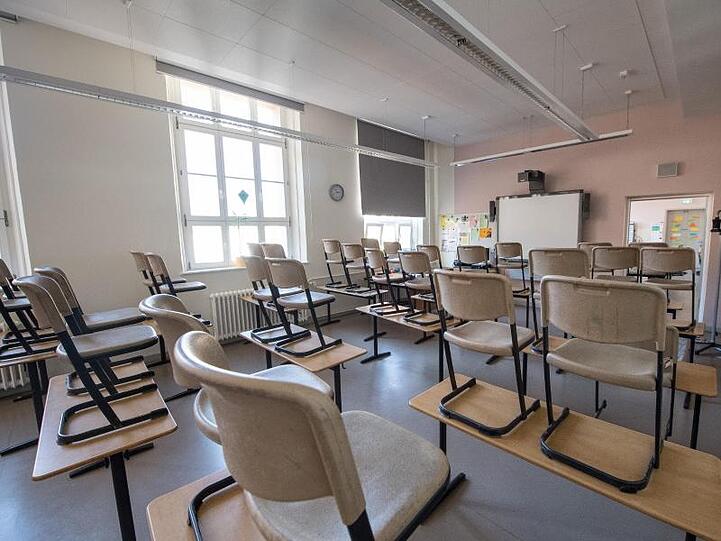 Ein leeres Klassenzimmer in einer Grundschule in Berlin-Prenzlauer Berg. Foto: Fabian Sommer/dpa/Archivbild