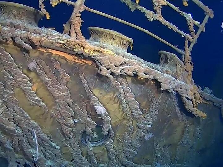 Mit fünf Tauchgängen gelang es einer Expeditionscrew, in 3800 Meter Tiefe Videos vom verfallenden Wrack der "Titanic" zu machen.