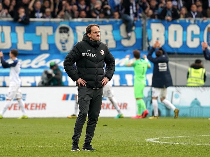 Der Wehener Trainer Rüdiger Rehm. Foto: Hasan Bratic/dpa/Archivbild