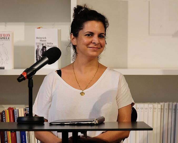 Nora Abdel-Maksoud bei einer Lesung in der Monacensia.