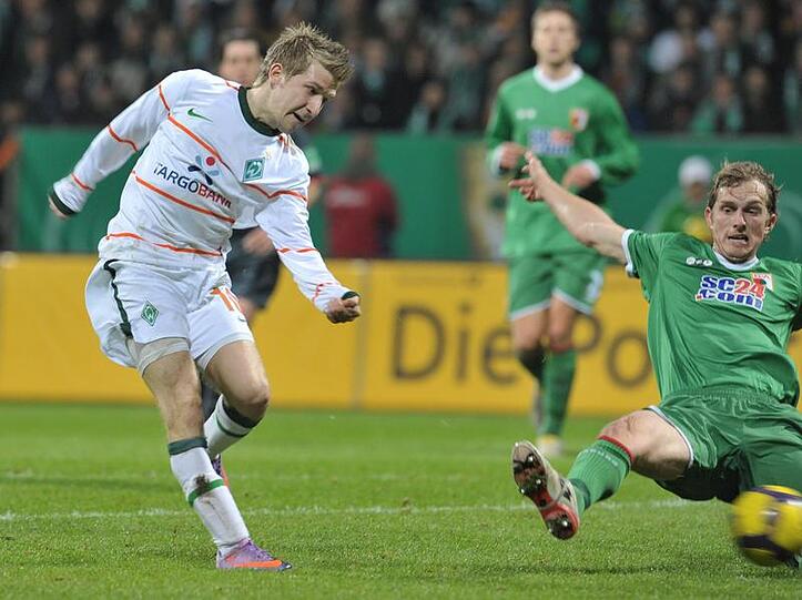 Dribbelkünstler Marko Marin (l.) trifft zum 1:0 für Bremen.
