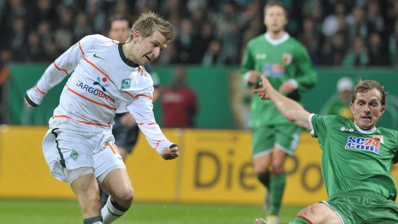 Dribbelkünstler Marko Marin (l.) trifft zum 1:0 für Bremen. Dribbelkünstler Marko Marin (l.) trifft zum 1:0 für Bremen.