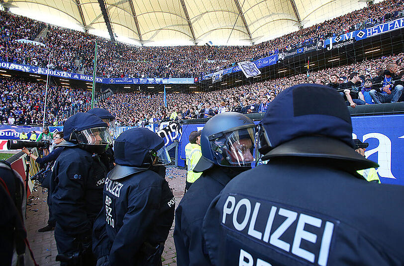 Gibt es bald nicht mehr genug Bundespolizisten für die Sicherheit in Fußballstadien?