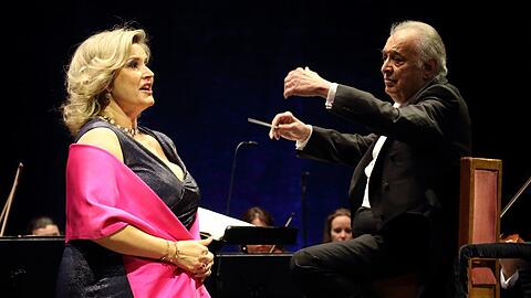 Zubin Mehta und die Sopranistin Camilla Nylund bei ihrem Konzert im Nationaltheater.