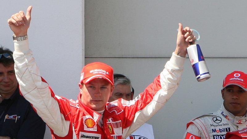 Kimi Räikkönen hat seinen Ferrari momentan nicht so im Griff, wie er gerne wollte. Deshalb sind diese Szenen selten geworden. Kimi Räikkönen hat seinen Ferrari momentan nicht so im Griff, wie er gerne wollte. Deshalb sind diese Szenen selten geworden.