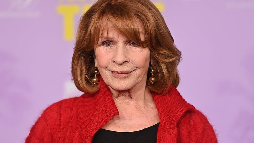 Senta Berger meldet sich aus der Reha-Klinik zur&uuml;ck. Wie geht es der Schauspielerin?