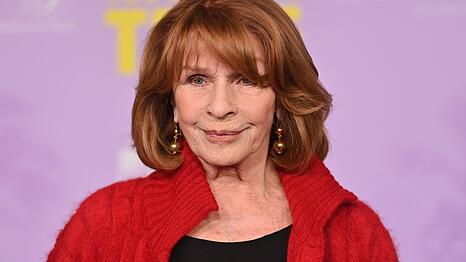 Senta Berger meldet sich aus der Reha-Klinik zur&uuml;ck. Wie geht es der Schauspielerin?