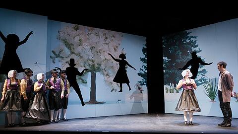 Carolin Hartmann, Jonathan Müller, Tamara Theisen, Pascal Fligg, Paul Behren, Mara Widmann und Timocin Ziegler in "Katzlmacher"
