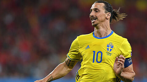 Bitteres Ende für Zlatan Ibrahimovic. Mit seinen Schweden unterliegt er Belgien mit 0:1 und verpasst damit den Einzug ins Achtelfinale der EM.
