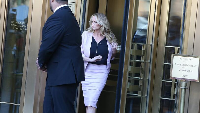 Die Affäre um Ex-Pornostar Stormy Daniels hat Ex-Präsident Donald Trump vor Gericht gebracht.