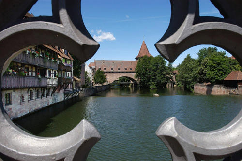 Die Pegnitz fließt durch Nürnberg und teilt die Stadt in die Sebalder und Lorenzer Altstadt auf