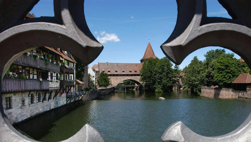 Die Pegnitz fließt durch Nürnberg und teilt die Stadt in die Sebalder und Lorenzer Altstadt auf