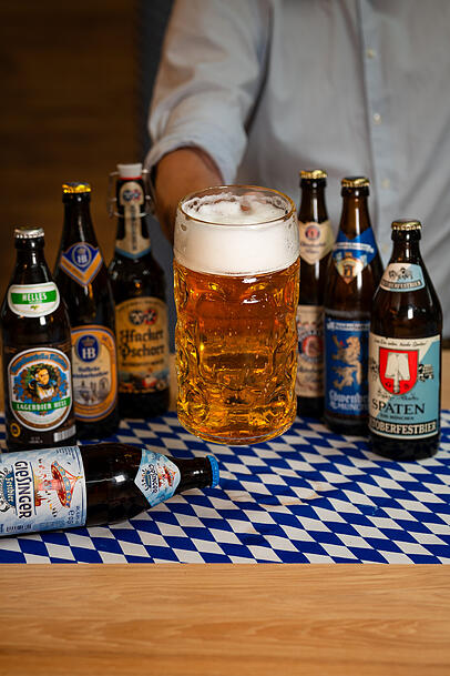 Oans, zwoa, drei, gsuffa! Knuspr bringt die original Münchner Oktoberfestbiere an den heimischen Wiesn-Tisch. Oans, zwoa, drei, gsuffa! Knuspr bringt die original Münchner Oktoberfestbiere an den heimischen Wiesn-Tisch.