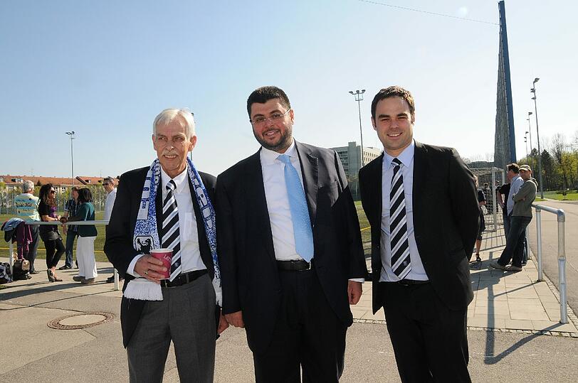 Hasan Ismaik, hier in der Mitte mit Löwen-Geschäftsführer Robert Schäfer und Präsident Dieter Schneider (l.), möchte beim TSV 1860 viel Macht.
