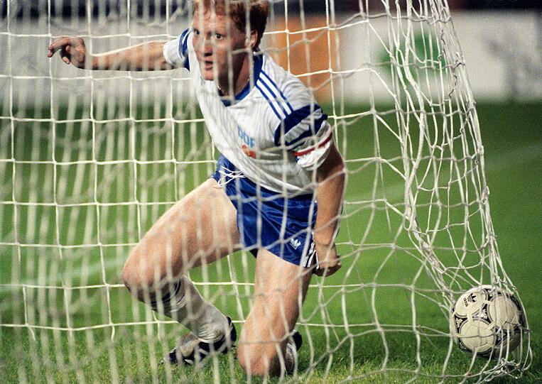 Nur ein Jahr nach seinem Profidebüt spielte Sammer für die DDR-Nationalmannschaft - bis 1990 lief er 23-mal für die Auswahl auf und schoss sechs Tore.