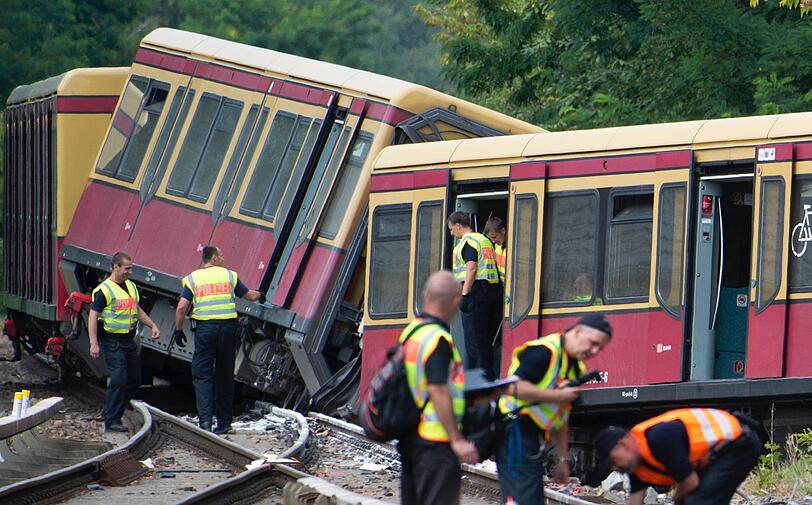 Inzwischen wird aber vermutet, eine defekte Weiche könnte den Unfall ausgelöst haben.