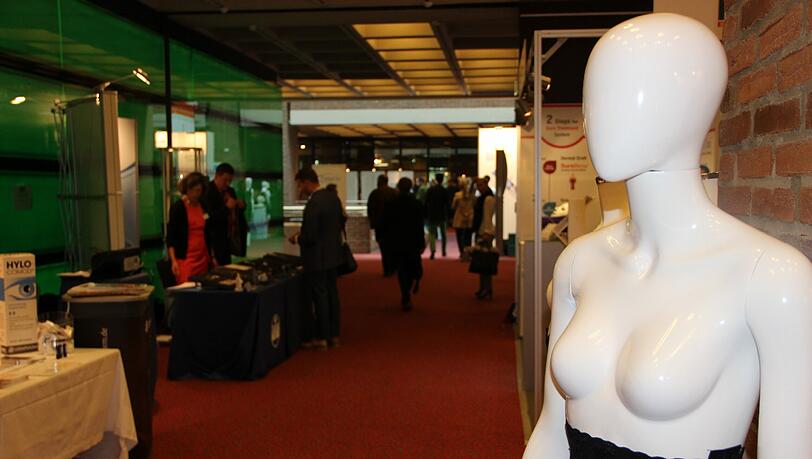 Mehr als nur eine schöne Brust: Kongress der Plastischen Chirurgen im Gasteig. Mehr als nur eine schöne Brust: Kongress der Plastischen Chirurgen im Gasteig.
