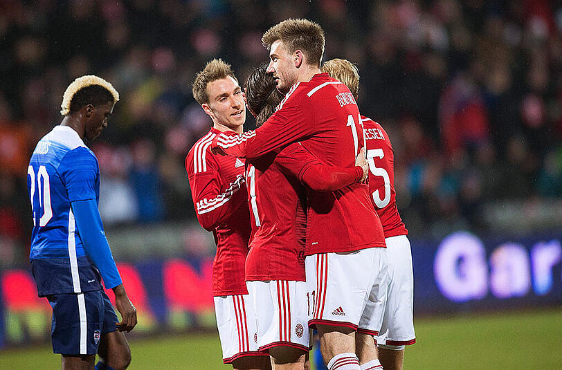 Hatte allen Grund zum Jubeln: Nicklas Bendtner (r.) schoss einen Hattrick im Freundschaftsspiel gegen die USA.