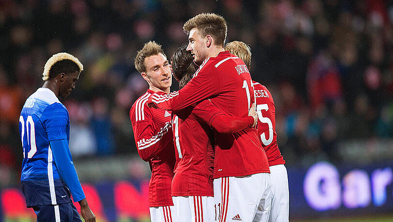 Hatte allen Grund zum Jubeln: Nicklas Bendtner (r.) schoss einen Hattrick im Freundschaftsspiel gegen die USA. Hatte allen Grund zum Jubeln: Nicklas Bendtner (r.) schoss einen Hattrick im Freundschaftsspiel gegen die USA.