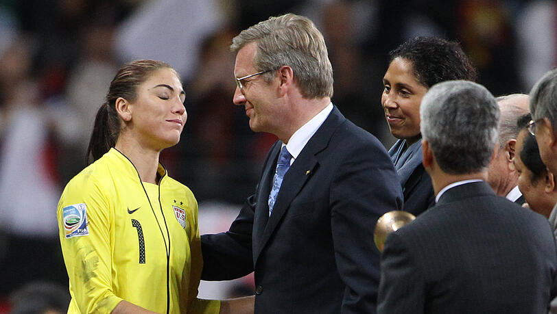 Schöne Hope Solo: So trauert die Amerikanerin nach dem verlorenem Finale gegen Japan Schöne Hope Solo: So trauert die Amerikanerin nach dem verlorenem Finale gegen Japan
