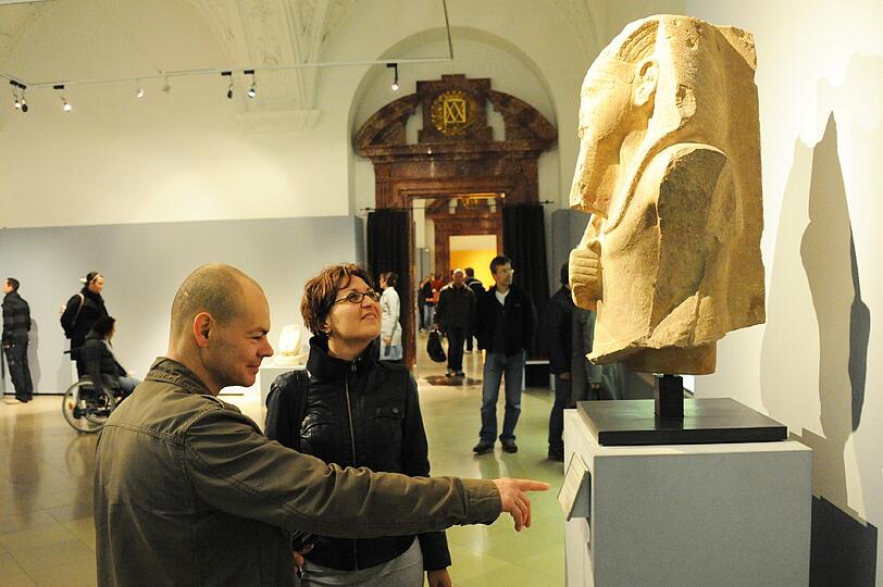 Beucher im Museum Ägyptischer Kunst in der Residenz