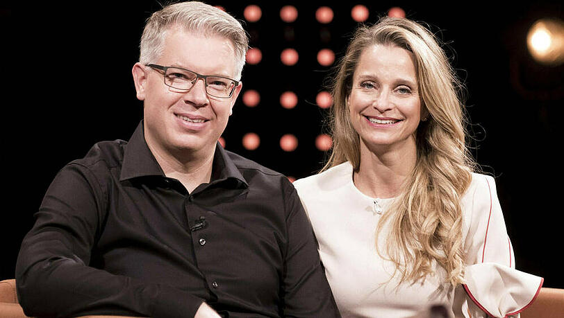 Frank Thelen und Ehefrau Nathalie im Juli 2020 bei der Talkshow "3nach9". Frank Thelen und Ehefrau Nathalie im Juli 2020 bei der Talkshow "3nach9".