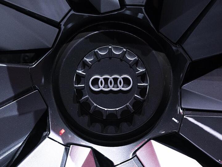 Das Kraftfahrt-Bundesamt droht Audi in der Diesel-Affäre mit Zwangsgeldern.