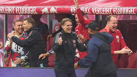 Sportdirektor Christoph Freund will bei einem möglichen Titelgewinn auf dem Sofa mit dem Team feiern.