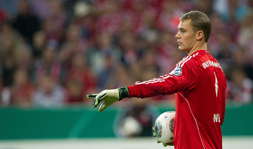 MANUEL NEUER: Note 3.
Einziger Roter in Rot. Chancenlos beim Gegentor.