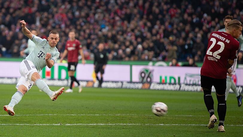 Ein ganz frühes Ding: Bayerns Joshua Kimmich erzielt nach einer Minute das 1:0 gegen Hannover 96. Zwei weitere Treffer bereitet er beim 4:0-Sieg vor. Ein ganz frühes Ding: Bayerns Joshua Kimmich erzielt nach einer Minute das 1:0 gegen Hannover 96. Zwei weitere Treffer bereitet er beim 4:0-Sieg vor.